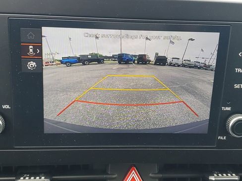 Used 2024 Kia Sportage LX image 17