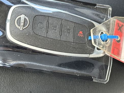 Used 2023 Nissan Kicks SR w/ SR Premium Package FWD image 33