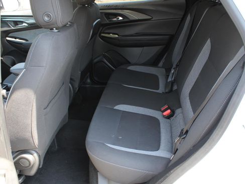 Used 2025 Chevrolet TrailBlazer LT AWD/4WD image 17