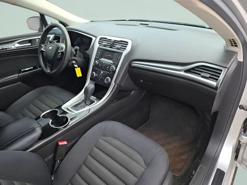 Used 2014 Ford Fusion SE FWD image 2
