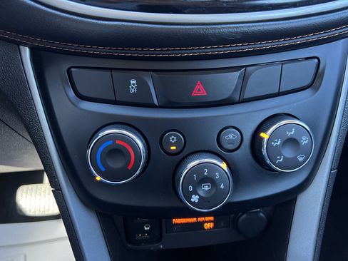 Used 2019 Chevrolet Trax LS w/ LPO, Cargo Package FWD image 16