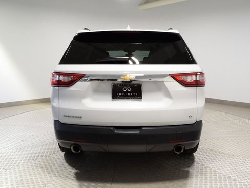 Used 2021 Chevrolet Traverse LT w/ LT Premium Package image 4