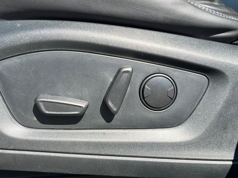 Used 2023 Ford Explorer XLT w/ Equipment Group 202A image 11