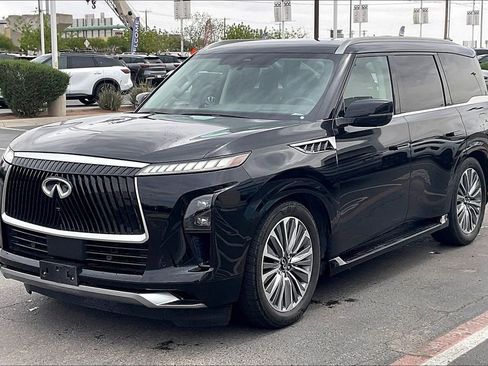 Used 2025 INFINITI QX80 Sensory image 2