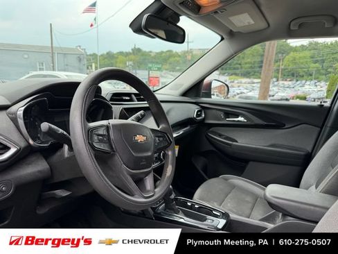 Certified 2023 Chevrolet TrailBlazer LT w/ Convenience Package FWD image 9