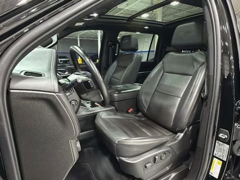 Used 2024 Chevrolet Suburban High Country image 12