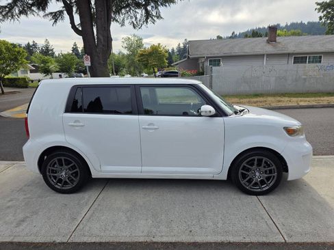 Used 2009 Scion xB image 4