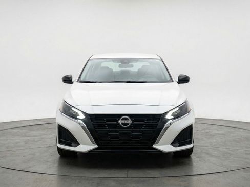 Used 2025 Nissan Altima 2.5 SV image 2