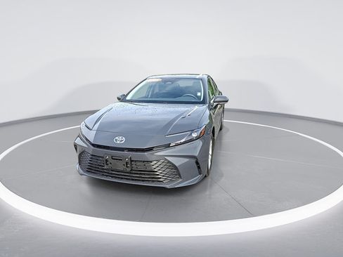 Used 2025 Toyota Camry LE AWD/4WD image 4