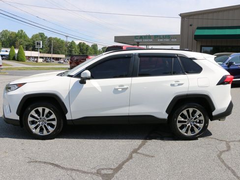 Used 2019 Toyota RAV4 XLE Premium FWD image 2