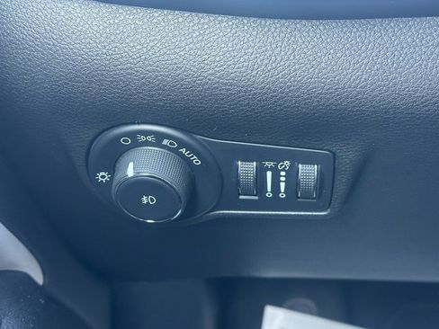 Used 2024 Jeep Compass Limited image 32