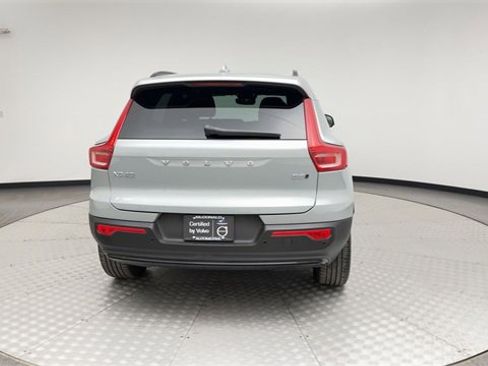 Certified 2025 Volvo XC40 B5 Plus image 3