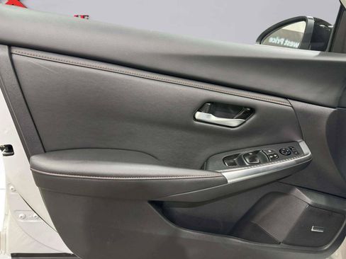 Used 2025 Nissan Sentra SR w/ SR Premium Package FWD image 20