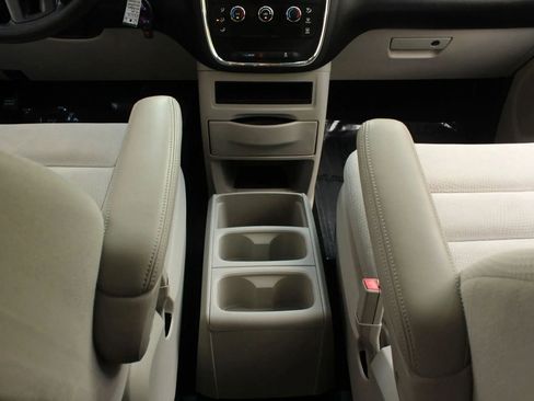 Used 2016 Dodge Grand Caravan SE w/ Quick Order Package 29E SE FWD image 51