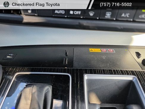 Used 2025 Toyota Sienna XSE w/ XSE Plus Package image 18