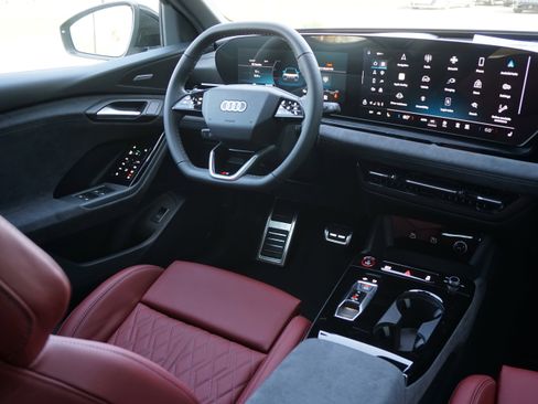 New 2025 Audi SQ6 e-tron Premium Plus image 4