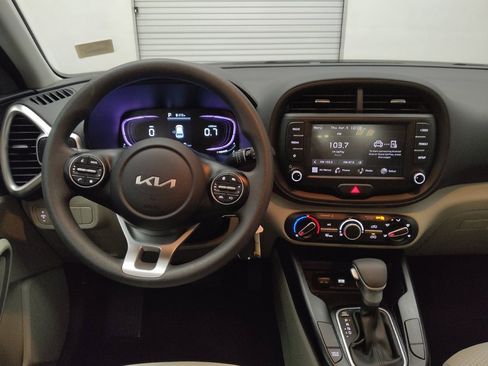 Used 2025 Kia Soul LX w/ LX Technology Package image 22