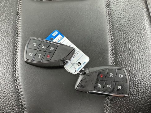 Used 2025 GMC Yukon Denali w/ Sun & Power Step Package AWD/4WD image 12