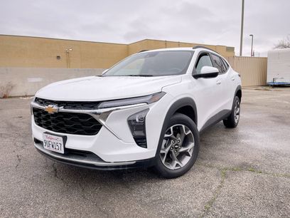Used 2025 Chevrolet Trax LT w/ LPO, Blackout Package