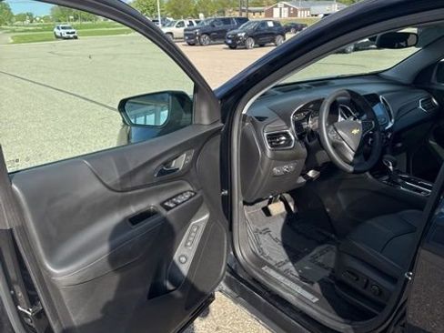 Used 2023 Chevrolet Equinox Premier image 11