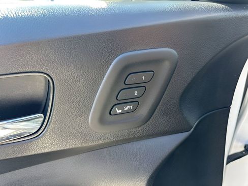 Used 2016 Honda CR-V Touring image 11