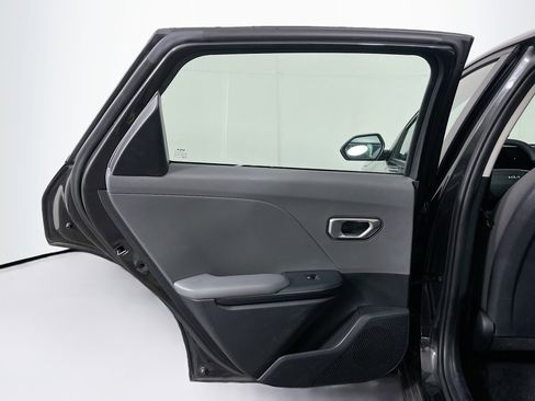 Used 2025 Kia K4 LXS image 25