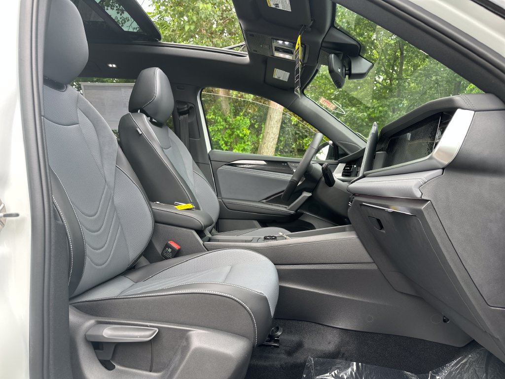New 2026 Volkswagen Tiguan SE R-Line AWD/4WD image 19