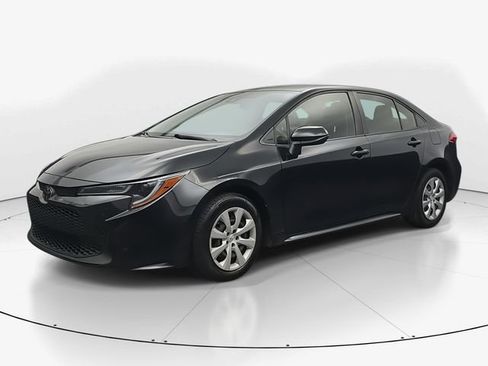 Used 2022 Toyota Corolla LE image 4