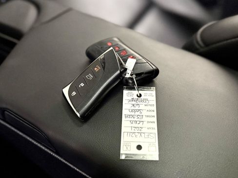 Used 2021 Lexus ES 300h w/ Accessory Package 2 FWD image 27