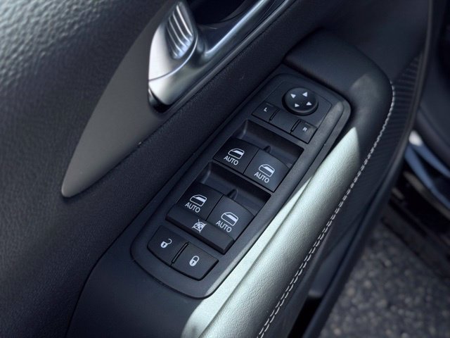 New 2027 Chrysler Pacifica Select FWD image 15