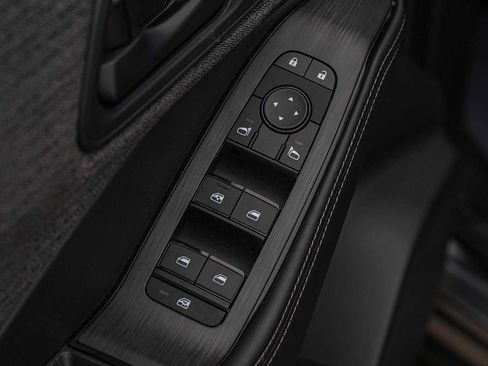 Used 2021 Nissan Rogue S image 24