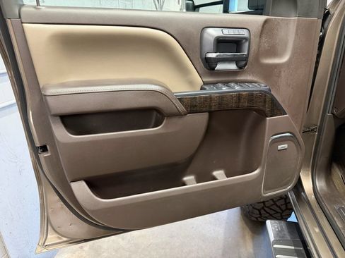 Used 2015 GMC Sierra 2500 Denali w/ Duramax Plus Package AWD/4WD image 17