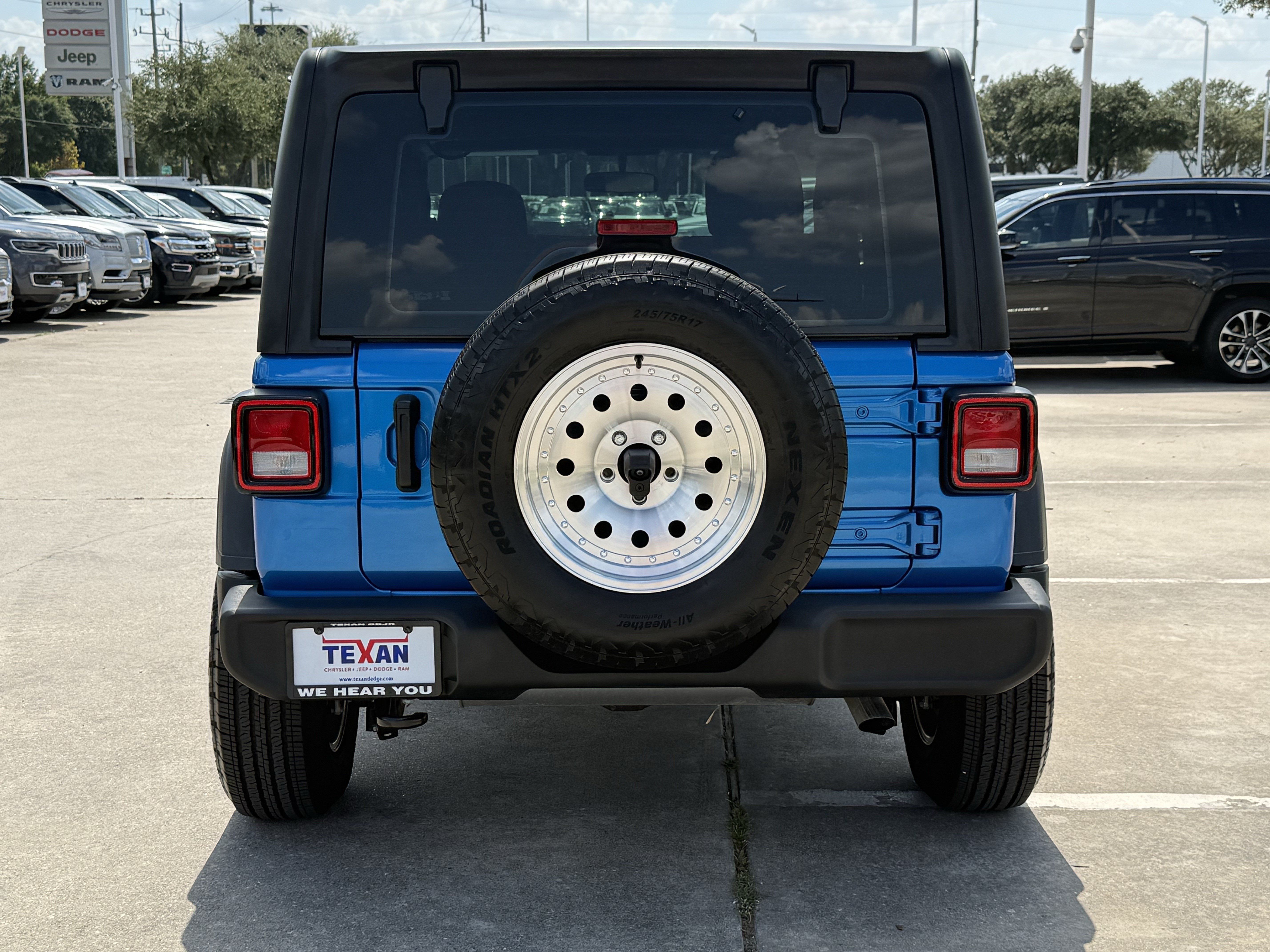 Used 2026 Jeep Wrangler Sport AWD/4WD image 6
