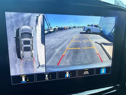 Used 2023 Chevrolet Traverse LT w/ Rear Camera Mirror Package AWD/4WD image 28