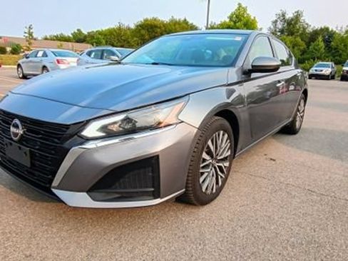 Used 2023 Nissan Altima 2.5 SV w/ SV Premium Package AWD/4WD image 1