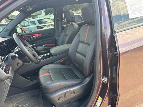 Used 2024 Chevrolet Traverse RS FWD image 12