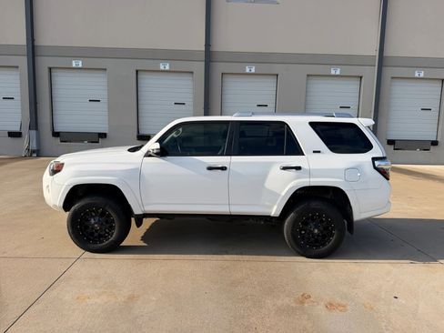 Used 2018 Toyota 4Runner SR5 Premium image 6