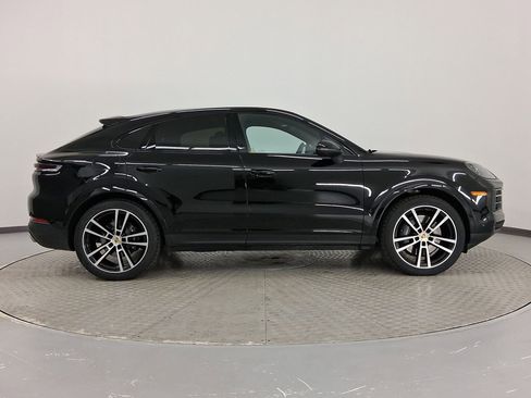 Certified 2024 Porsche Cayenne Coupe AWD/4WD image 9