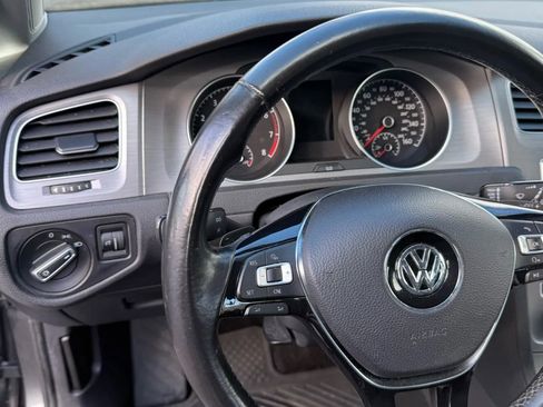 Used 2017 Volkswagen Golf S image 33