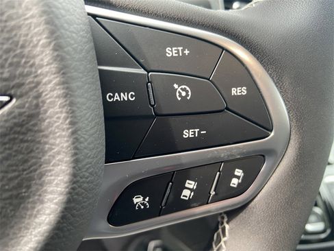 New 2026 Chrysler Pacifica Select image 17