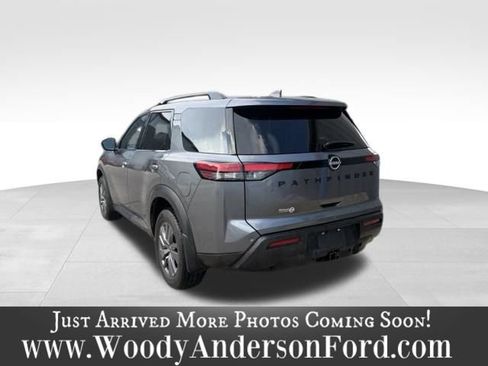 Used 2025 Nissan Pathfinder SV w/ SV Premium Package FWD image 4