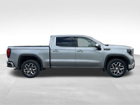 Used 2023 GMC Sierra 1500 SLE w/ Preferred Package AWD/4WD image 4