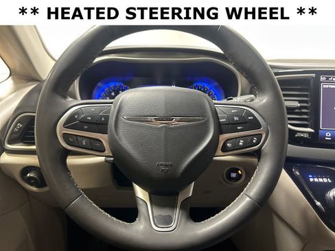 Certified 2023 Chrysler Pacifica Touring-L FWD image 16