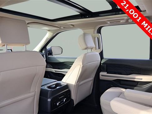 Used 2023 Ford Expedition Platinum image 15