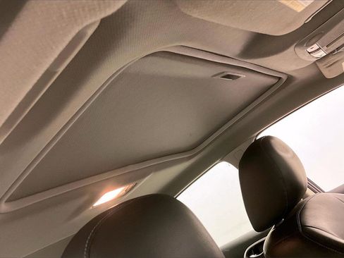 Used 2016 Nissan Sentra SR w/ SR Premium Package image 19