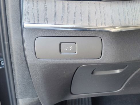 Certified 2025 Volvo XC90 B6 Ultra w/ Protection Package Premier image 16