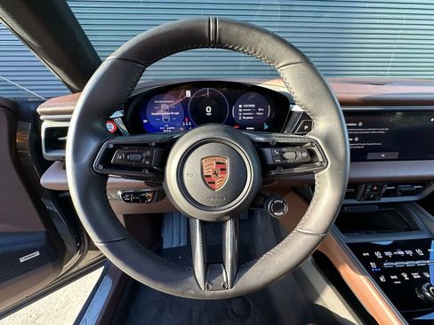 Certified 2025 Porsche Macan Electric image 16