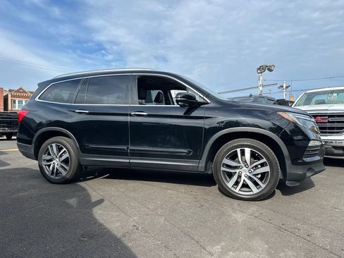Used 2018 Honda Pilot Touring image 3