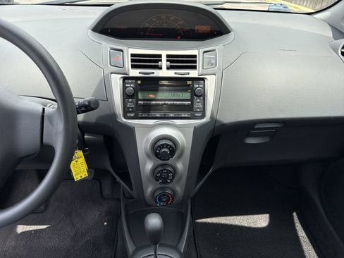Used 2009 Toyota Yaris 4-Door Hatchback FWD image 21
