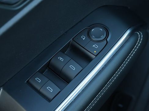 Used 2024 GMC Acadia Elevation image 5